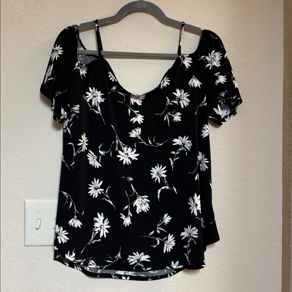 Kaileigh Black Floral Off The Shoulder Blouse Size L
